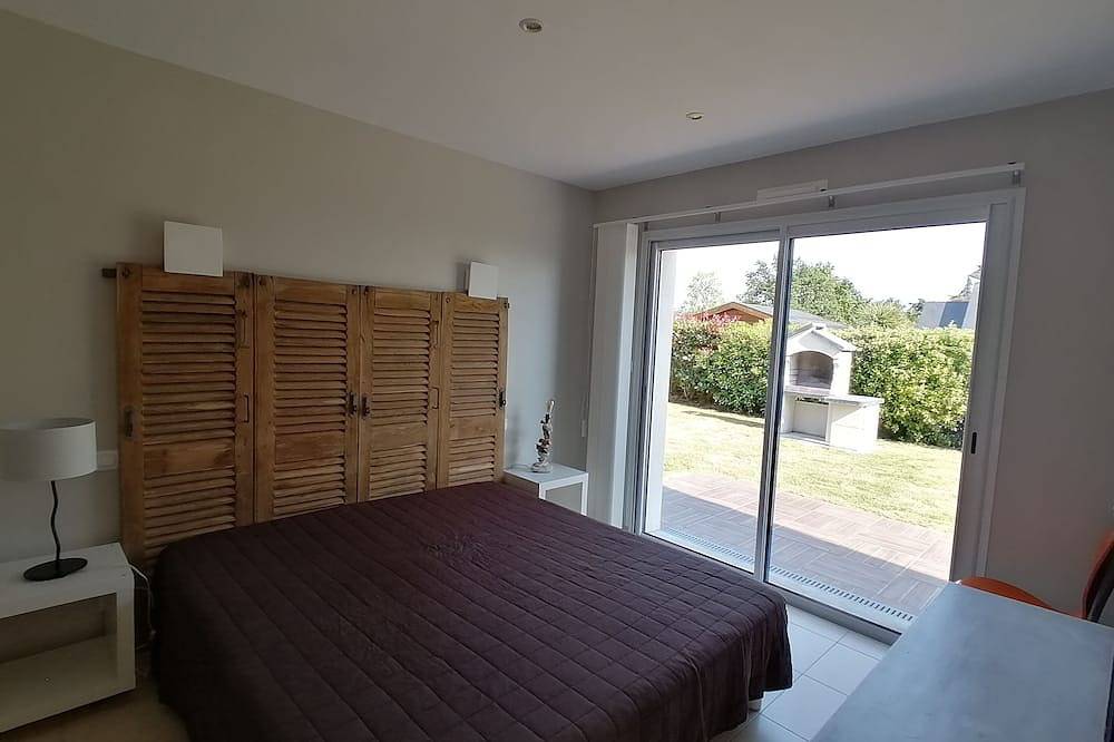 House with heated pool, all comforts, 500 m from the beach in Sarzeau, Côte des Mégalithes