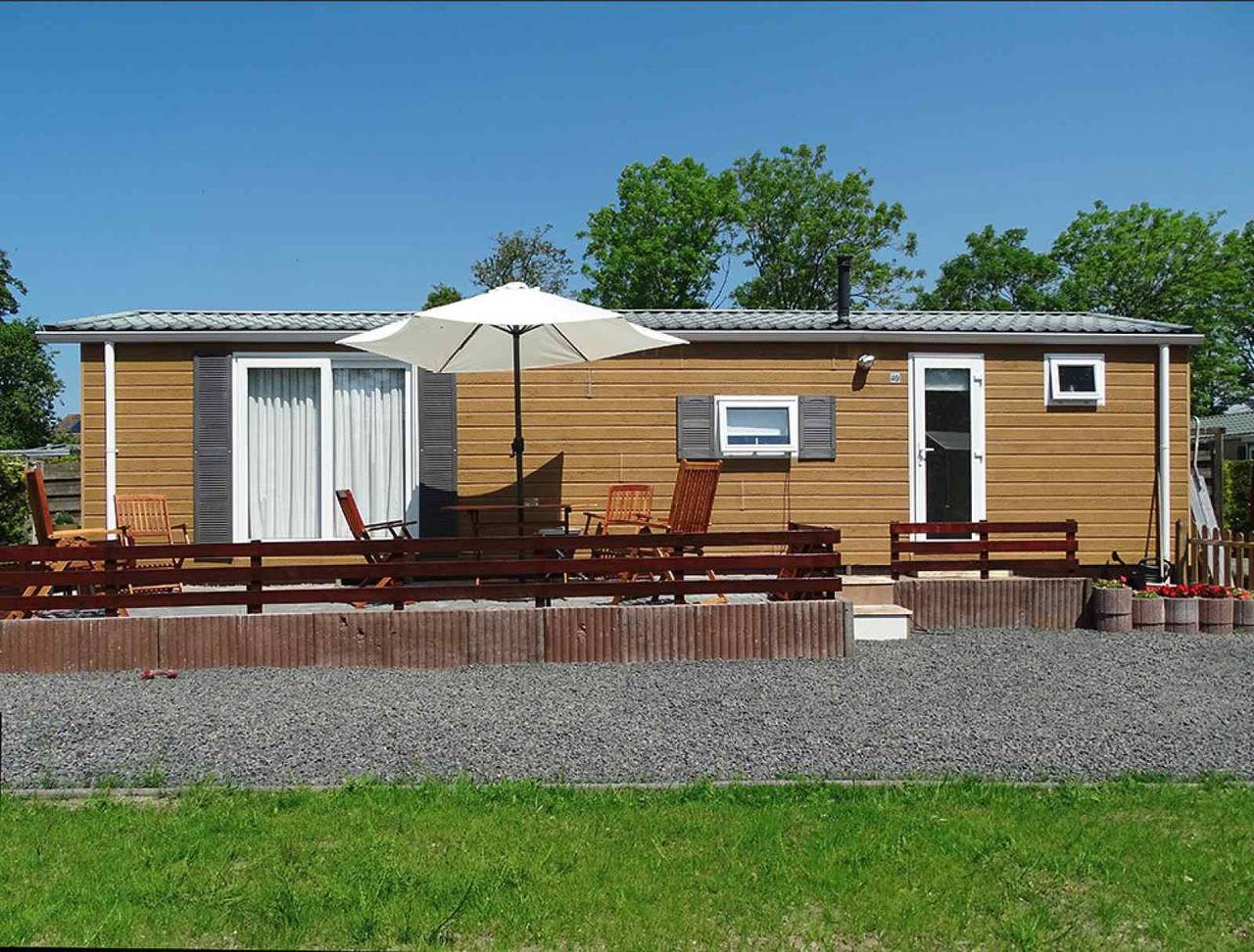 Schönes 6-Personen-Chalet in Tzummarum in der Nähe des Wattenmeeres in Franekeradeel, Niederländische Nordsee