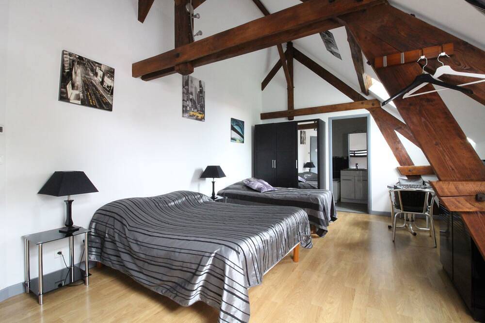 Château de Quesmy - Gîte de la Piscine in Quesmy, Oise