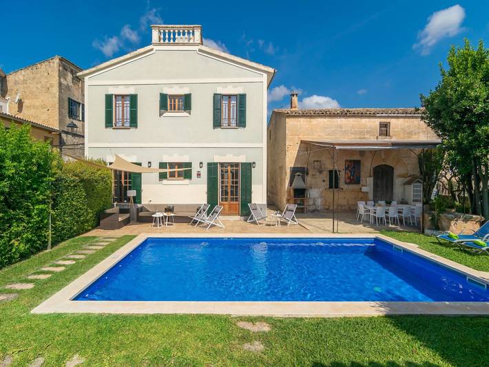 Ferienhaus für 10 Personen, mit Terrasse und Garten sowie Pool in Llubí