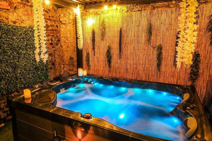 La Villa Lova - Loveroom with private spa in Pamiers in Pamiers, Ariège