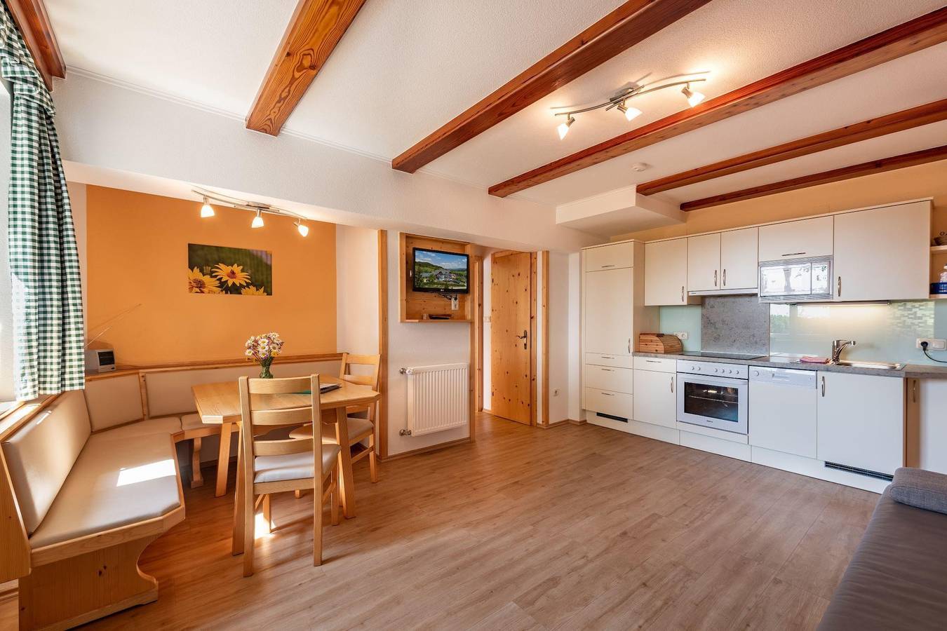 Ganze Ferienwohnung, Kirschenblüte (ab 3 Nächte) in Steirerland