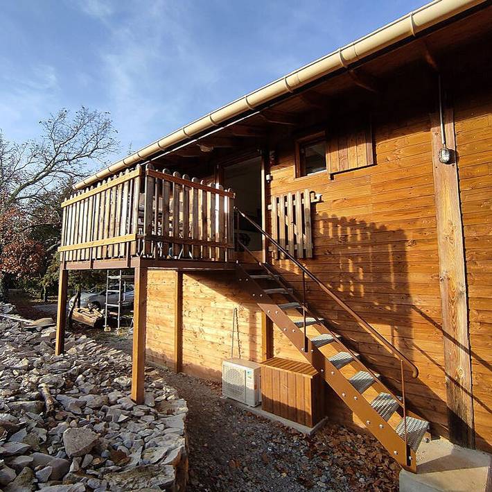 Gîte pour 2 personnes, avec piscine ainsi que jardin et balcon