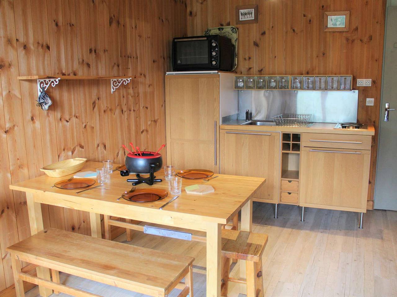 Appartement entier, Studio Montagne Vars, Pieds Pistes, Proche Commerces – 5 Couchages in Vars, Région de Briançon