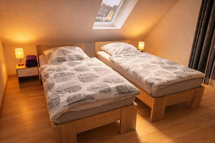 Haus für 6 Personen • Top ausgestattet • Wlan • Netflix • 100\" Smart Tv • Garten in Neumünster, Schleswig-Holstein Binnenland