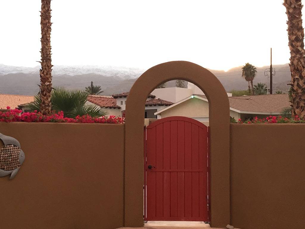 Southwestern Home On Quiet Street mit Blick auf die Berge und Courtyard Pool in La Quinta (CA), Coachella Valley