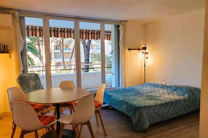 Appartement entier, Miougrano T2 55m2 Lumineux Climatisé Plage Piscine Parking in Fréjus Plage, Fréjus