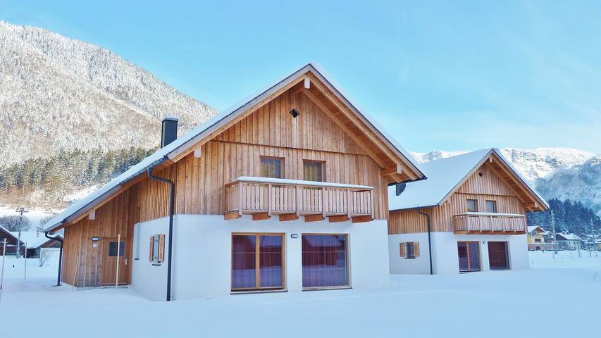 Chalet für 8 Personen, mit Garten und Terrasse sowie Pool und Sauna, mit Haustier in Obertraun