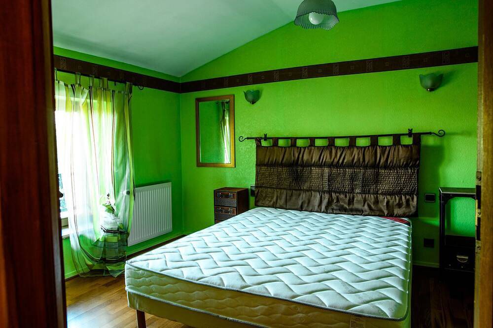 Gite de groupe tout confort ( piscine , spa, sauna, cuisine d'été ) et isolé in Gussainville, Verdun