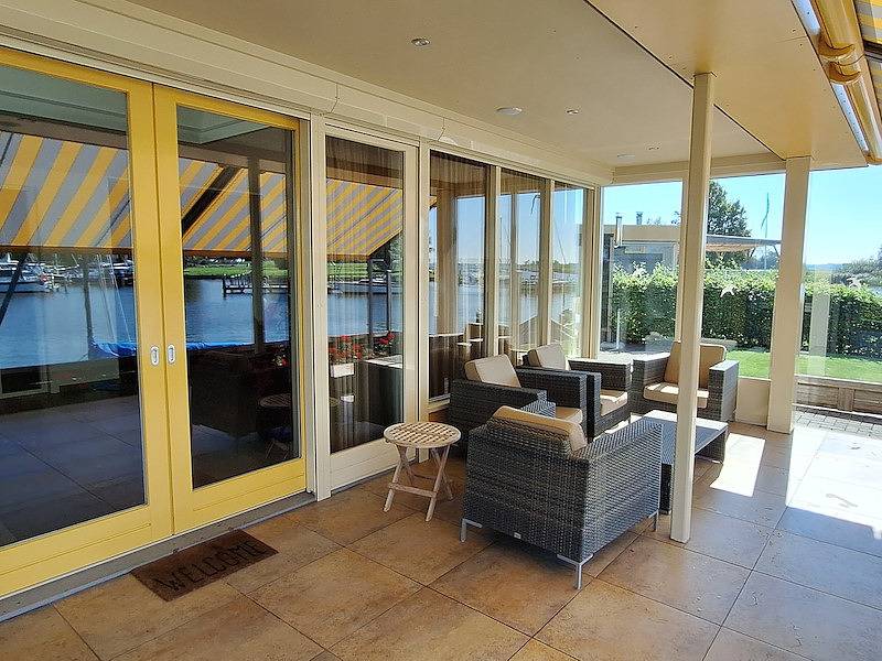 Vakantiefriesland — Ferienhaus Koudum mit privatem Anlegesteg in Ijsselmeer