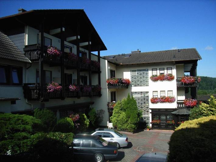 Hotel, mit Balkon und Terrasse sowie Garten und Sauna in Bad König - 3
