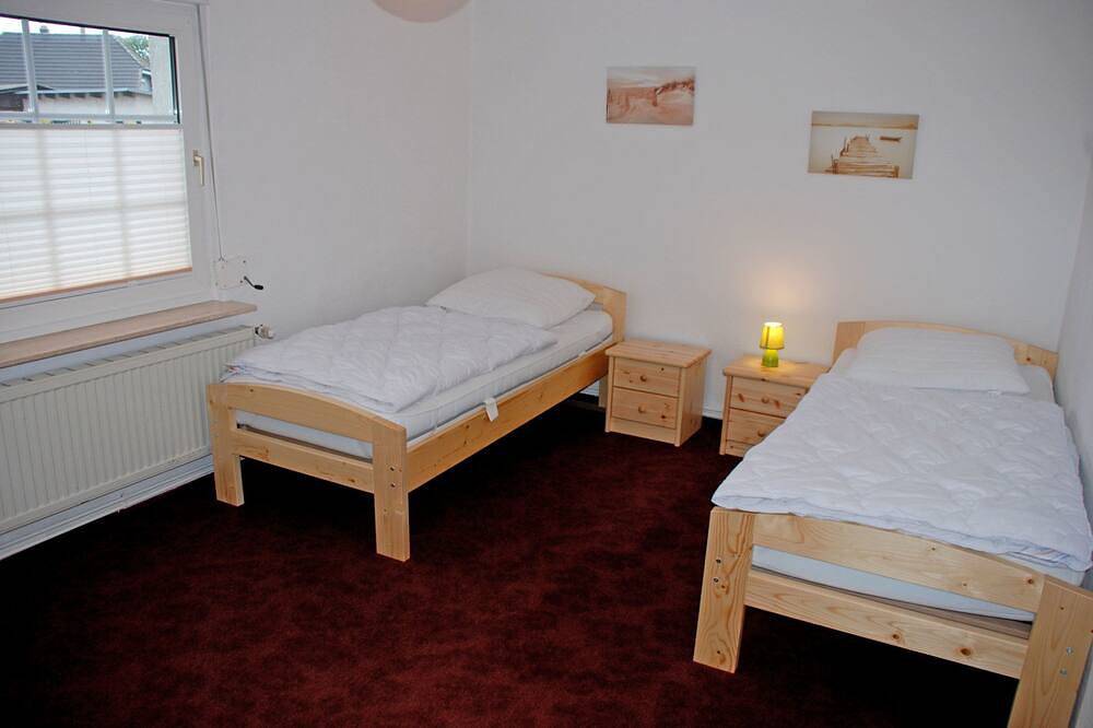 Pommernhof vacation apartment with terrace on the ground floor - Ferienwohnungen auf dem Pommernhof in Samtens, Ruegen