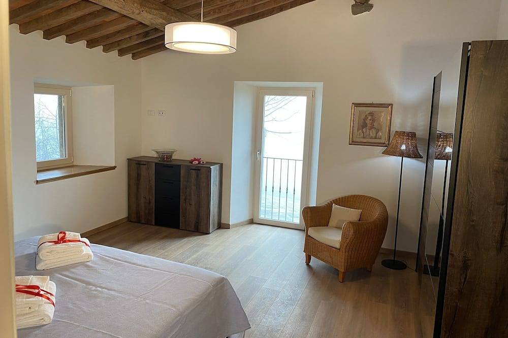 Peaceful farmhouse with private pool, amazing mountain views, Boules , Wifi in Castiglione di Garfagnana, Garfagnana