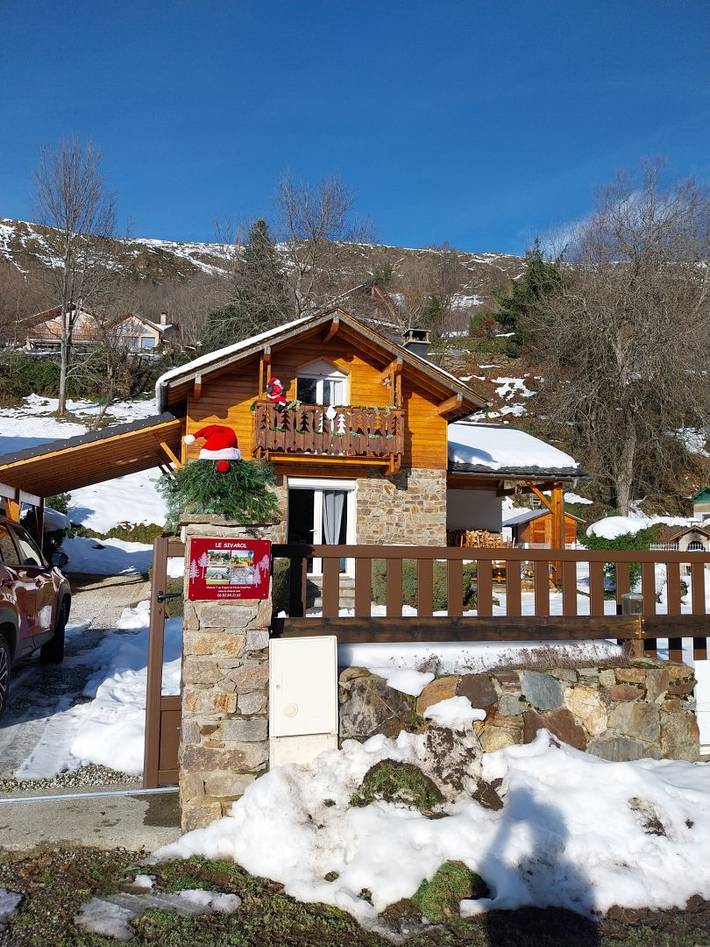 Chalet pour 9 personnes, avec jardin ainsi que piscine et terrasse, animaux acceptés en Midi-Pyrénées