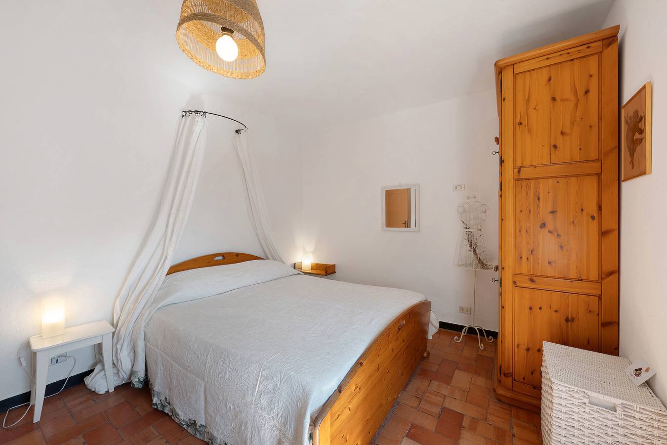 Camera 'Matrimoniale 2' con Vista Montagna e Giardino Condiviso in Castiglione Chiavarese, Riviera di Levante