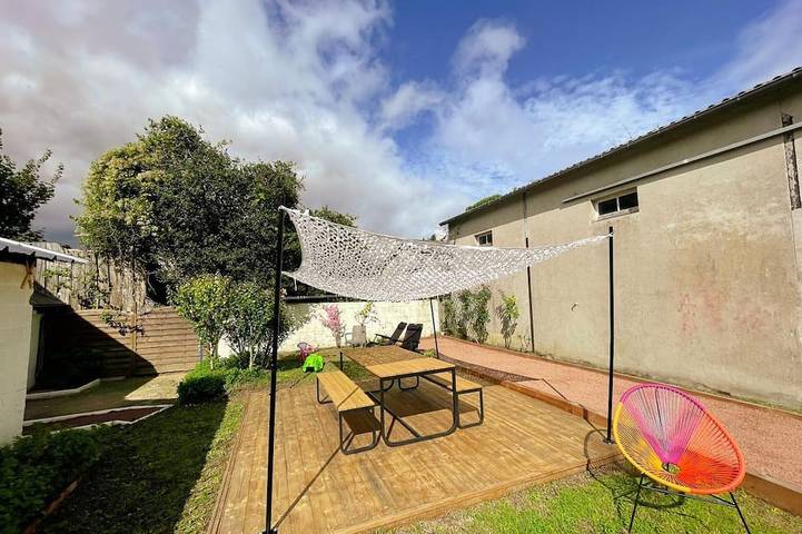 Gîte pour 8 personnes, avec jardin, animaux acceptés à Lignières-de-Touraine