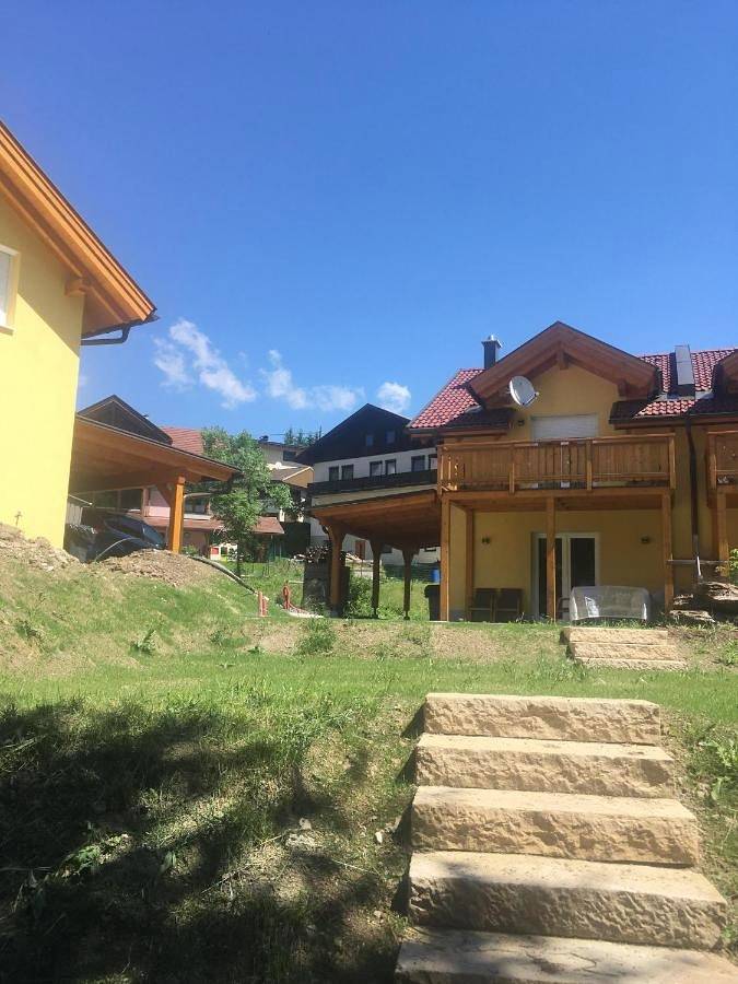 Ferienhaus für 6 Personen, mit Balkon und Terrasse sowie Garten und Ausblick