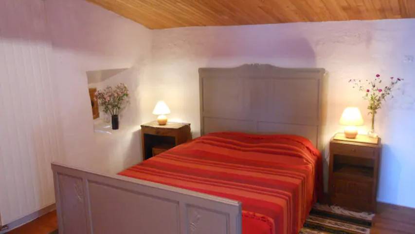 Casa de vacaciones "Gîte De Chapelèche Châtaigniers 7 P" con terraza privada y Wi-Fi in Gluiras, Parc naturel régional des Monts d'Ardèche