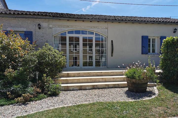 Location de vacances pour 6 personnes, avec Terrasse et Jardin à Segonzac