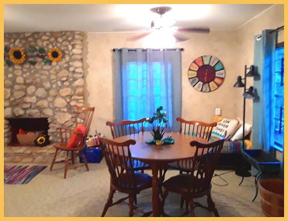 🌻Family-Perfect for 8, Mountain View, *Next to Neal's!* & Riverfront Access! in Concan, Uvalde County
