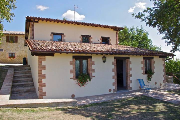Gîte pour 3 personnes, avec jardin ainsi que piscine et vue, adapté aux familles à Gubbio - 4