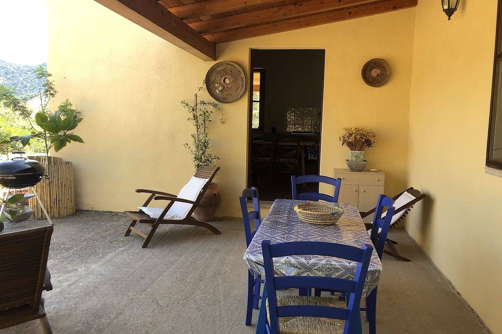 House in the countryside near the sea. Quiet ideal for children. in Teulada, Cagliari Province