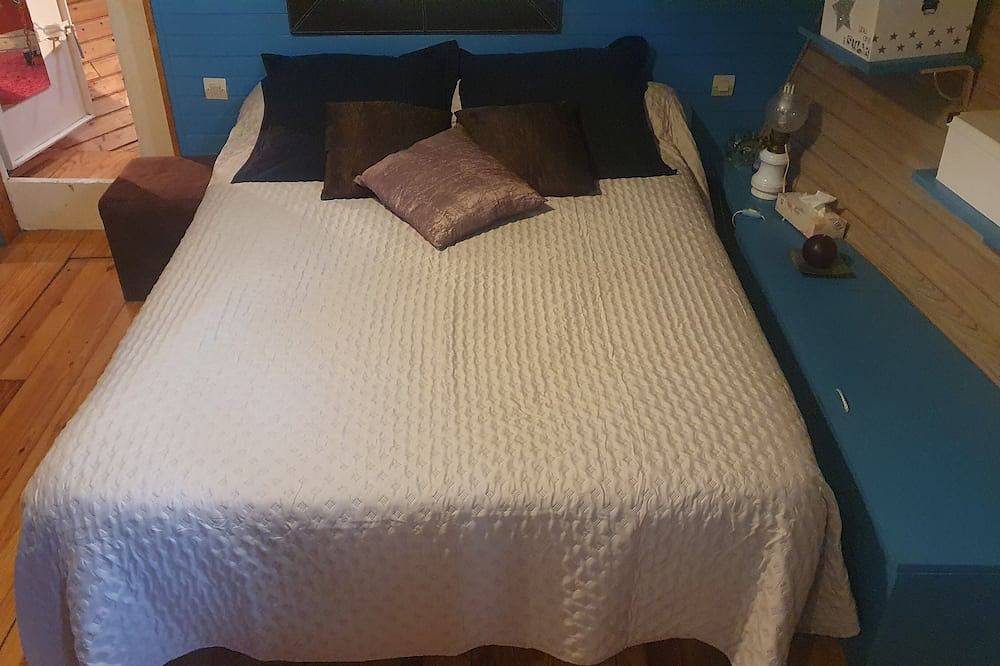 Experience A Bord D'une Peniche Centenaire in Plombières-lès-Dijon, Dijon region