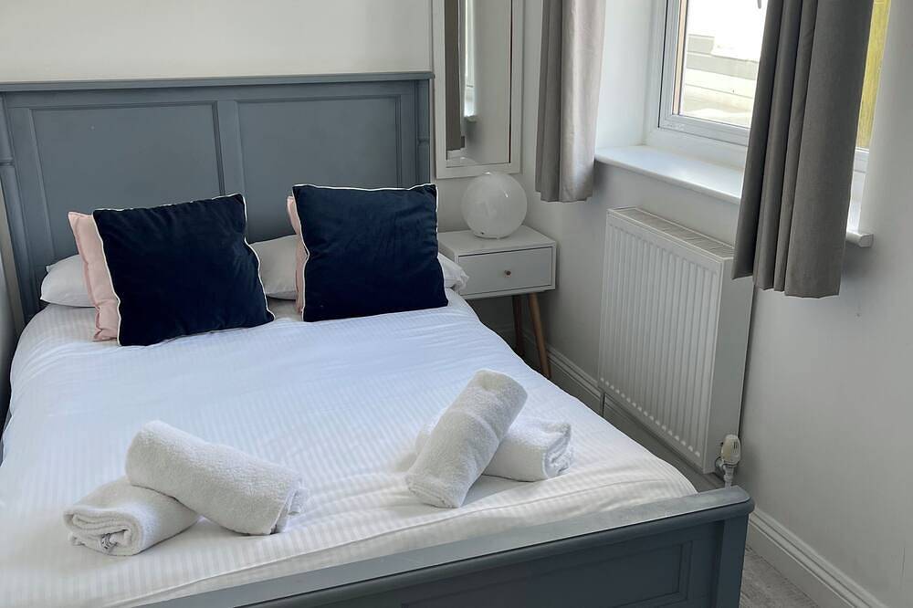 Wonderful beach house just 250 metres from Fistral Beach. (Summer Discounts) in Newquay, Cornwall