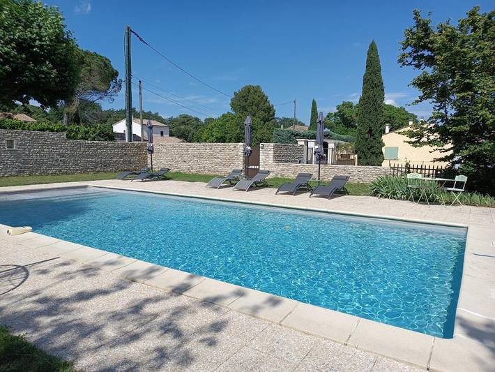 Location de vacances pour 6 personnes, avec jardin et piscine, adapté aux familles à Chamaret