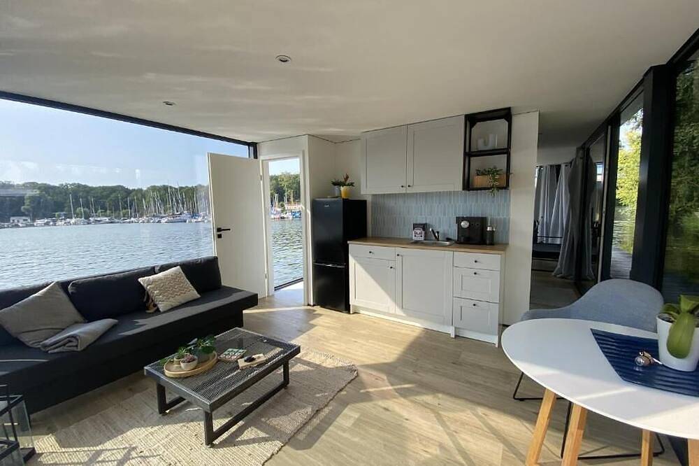 Luxus Hausboot - Exklusives Wohnen auf dem Wasser in Steglitz-Zehlendorf, Berlin