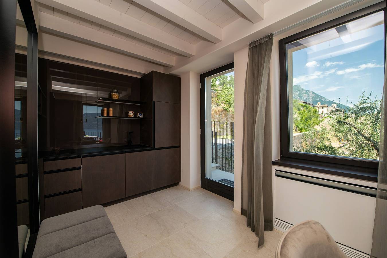Ganze Wohnung, Turm mit Pool und Terrassen mit Seeblick in Gargnano in Gargnano, Gardasee-Berge