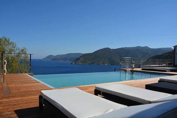Location de vacances pour 12 personnes, avec Jacuzzi et Jardin à Pino