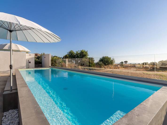 Demetra, moderne Villa mit Pool und Meerblick in Ragusa, Provincia di Ragusa