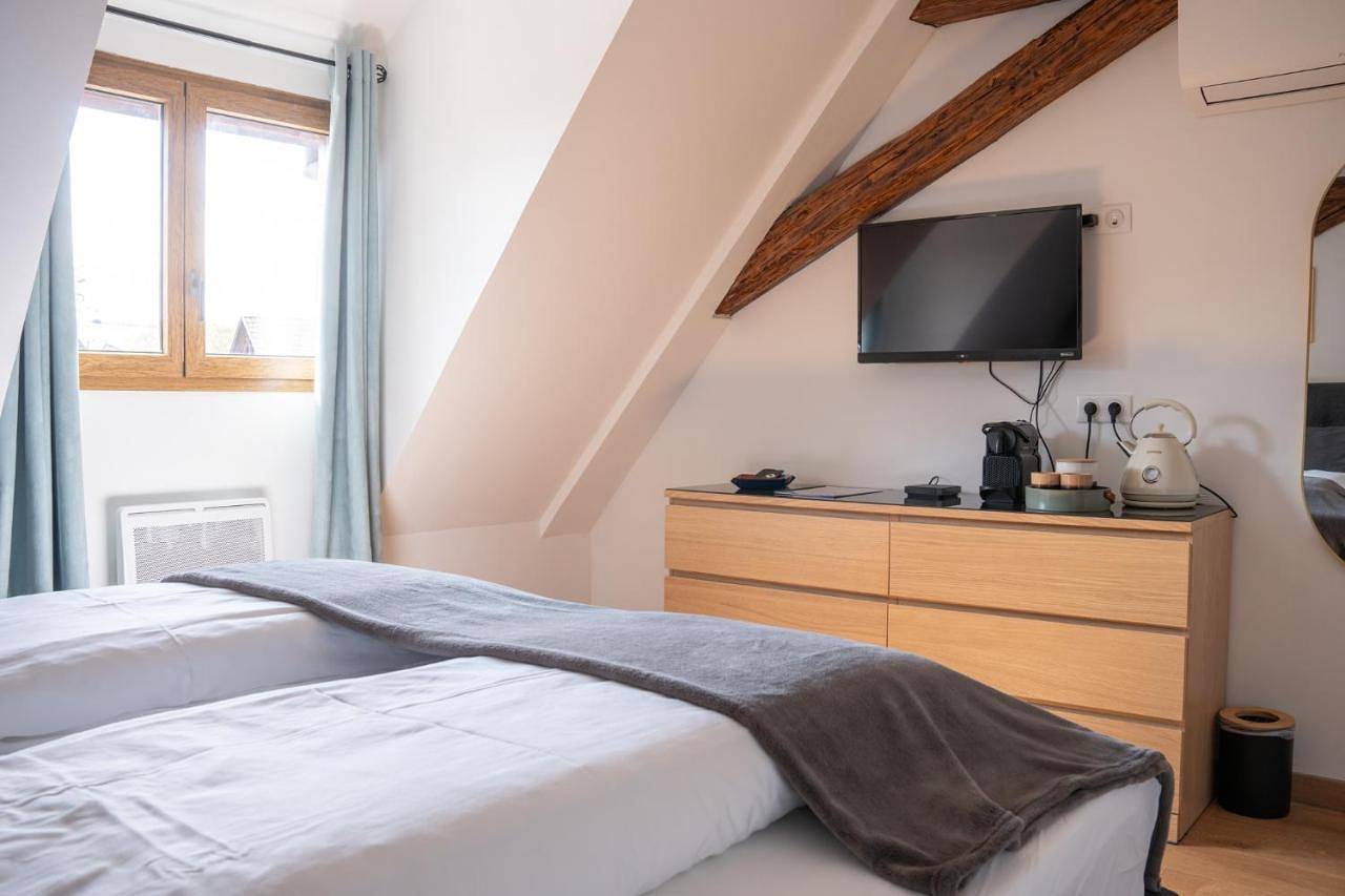 Double Room with Private Bathroom in Eguisheim, Parc naturel régional des Ballons des Vosges