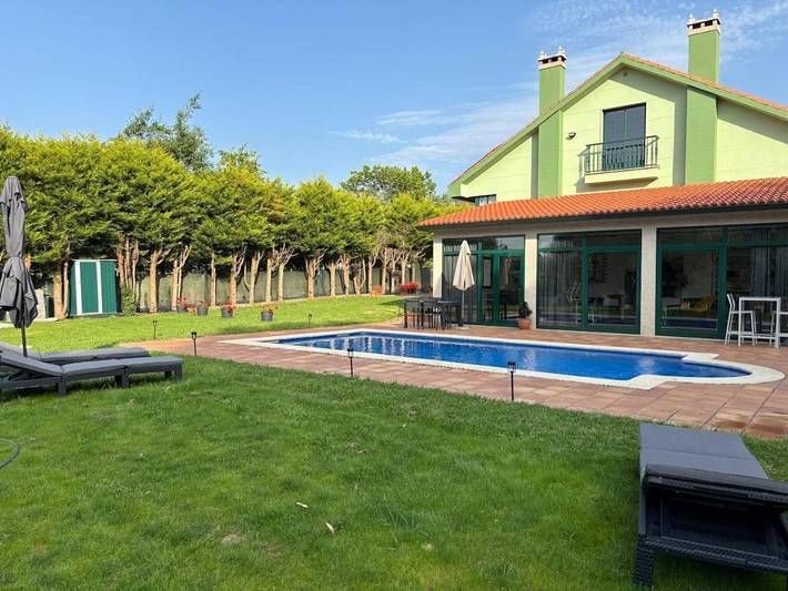 Apartamento para 4 personas, con piscina y jardín en Teo 