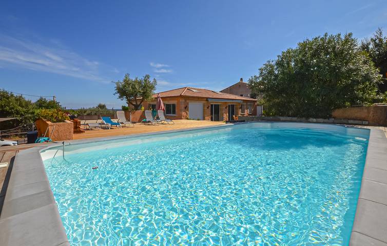 Amplio apartamento con piscina, wifi y aparcamiento cerca de Penta-di-Casinca in Folelli, Penta-di-Casinca