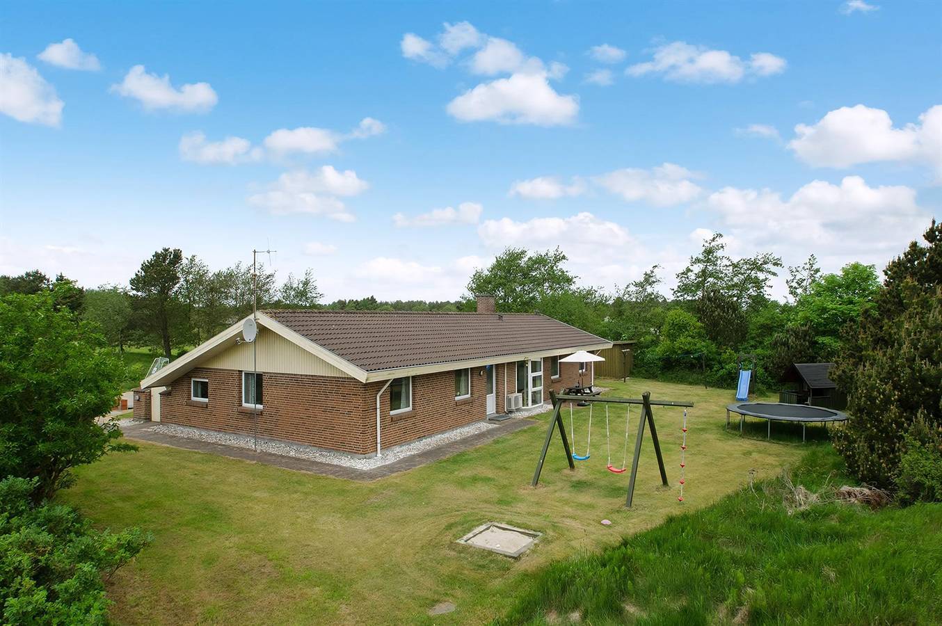 Awesome home in Blåvand w/ 5 Bedrooms, Indoor swimming pool and Sauna in Ho, Varde