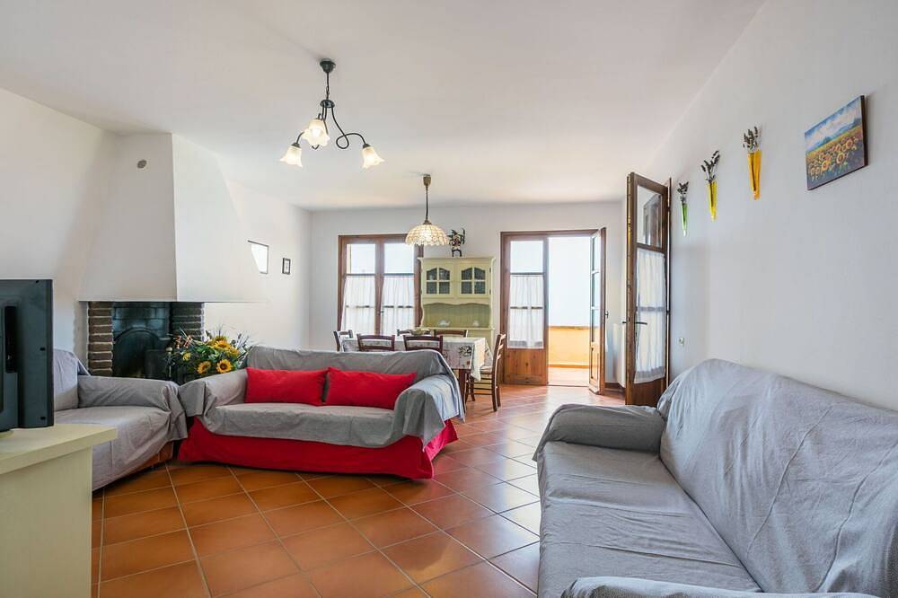 Ganze Wohnung, Schöne Wohnung mit Pool, Klimaanlage,  W-Lan, Tv, Innenhof, Haustiere erlaubt und Panoramablick in Castellina Marittima, Etruskische Küste