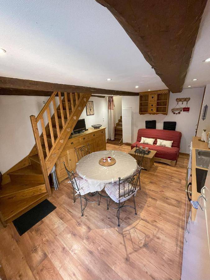 Gîte pour 6 personnes, avec terrasse et vue dans Office De Tourisme De Flumet - 2