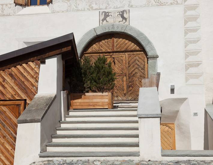 Ganze Wohnung, Ches'Ota: Historisches Engadinerhaus mit Garten und moderner Note in La Punt-Chamues-ch, Sankt Moritz