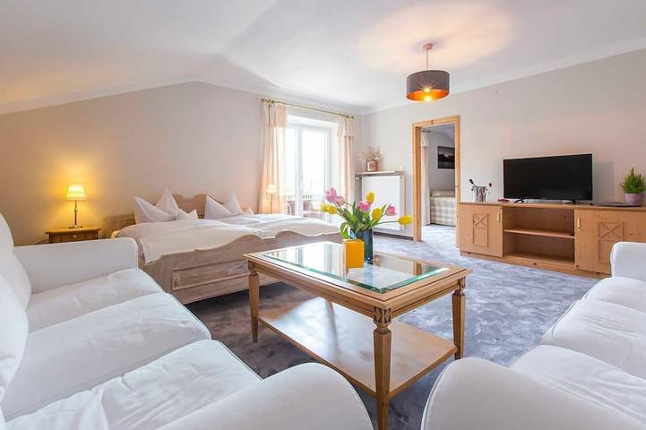 Bauernhof für 6 Personen, mit Whirlpool und Balkon sowie Garten und Sauna, mit Haustier
