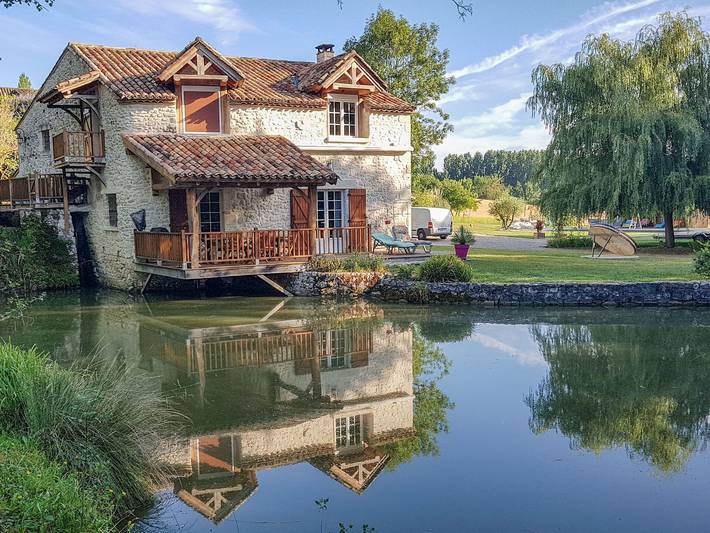 Location de vacances pour 8 personnes, avec Terrasse et Jardin à Cancon