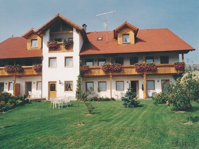 Ferienwohnung für 3 Personen, mit Balkon und Balkon/Terrasse sowie Terrasse und Garten