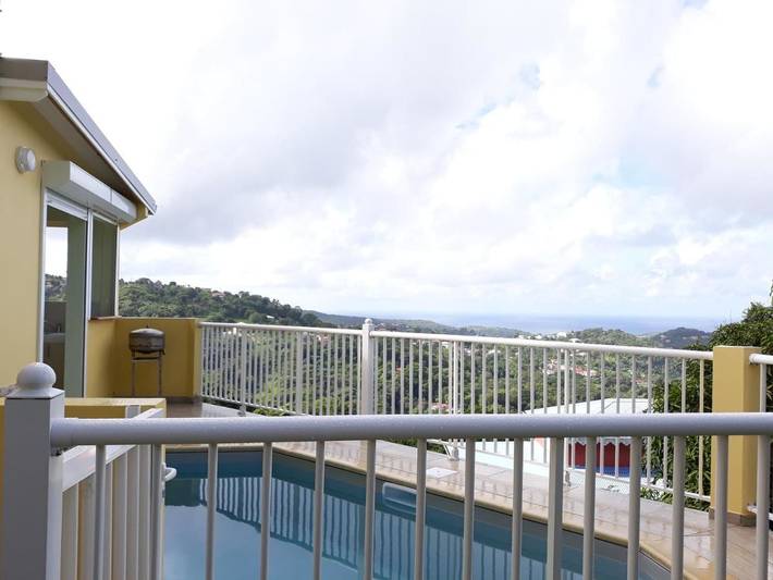 Appartement de vacances pour 4 personnes, avec vue ainsi que piscine et jardin