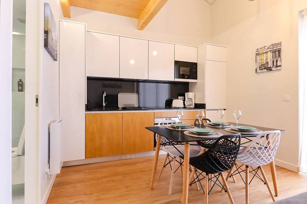 Coutinho's Apartment - City Centre Apt with Balcony, foto 15