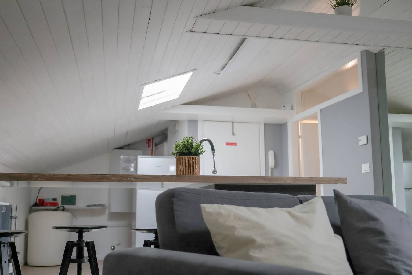 Entire apartment, Lapiccolina By Case al Lago in Desenzano del Garda, Garda Mountains