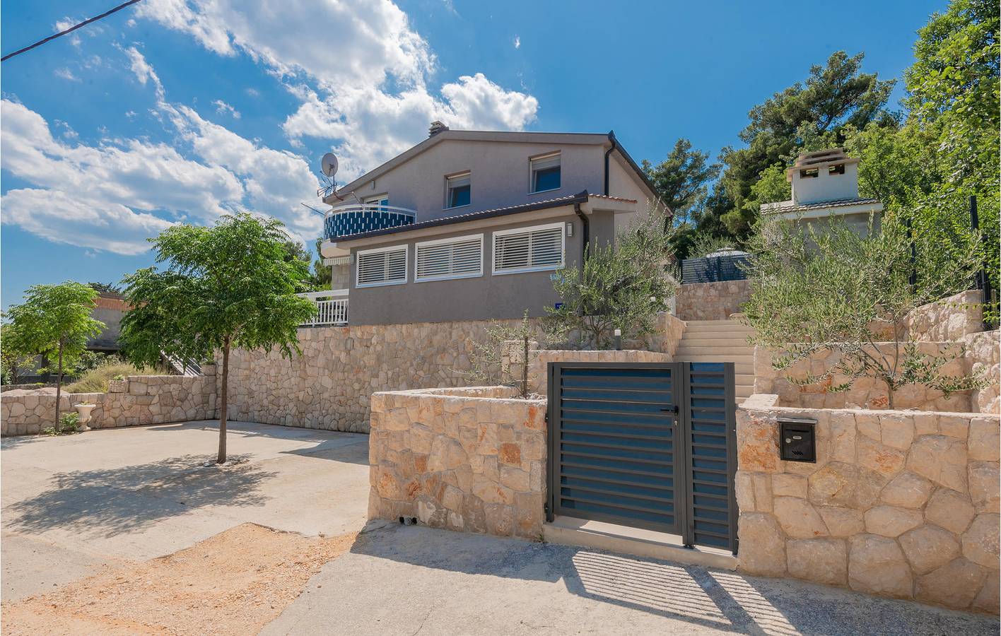 Gemütliche Ferienwohnung mit Pool, WLAN und Terrasse in der Nähe der wichtigsten Sehenswürdigkeiten von Imotski in Imotski, Makarska Riviera