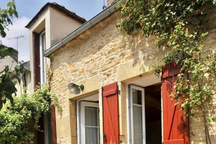 Gîte pour 4 personnes, avec terrasse ainsi que jacuzzi et piscine à Montillot