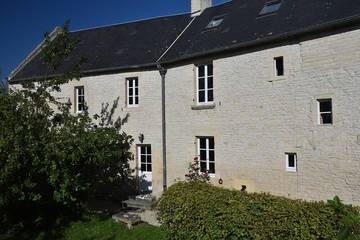 Gîte pour 5 personnes, avec jardin à Lantheuil
