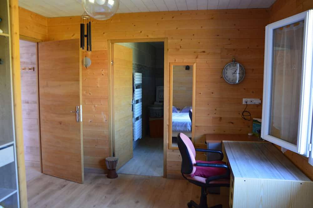 Ganze Wohnung, Cosy new apartment with wooded garden near Montauban town center in Montauban, Tarn-et-Garonne